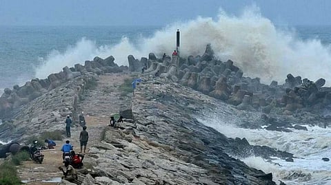 മുതലപ്പൊഴിയുടെ മുക്കാല് ഭാഗവും മുറിക്കും; മണല് നീക്കാനും തീരുമാനം