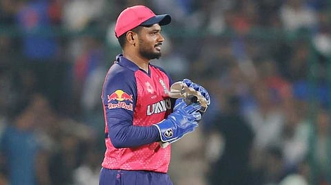 സഞ്ജു സാംസണിൻ്റെ പരിക്ക് ഭേദമാകാൻ വൈകും; രാജസ്ഥാന് റോയല്സിന് വൻ തിരിച്ചടി