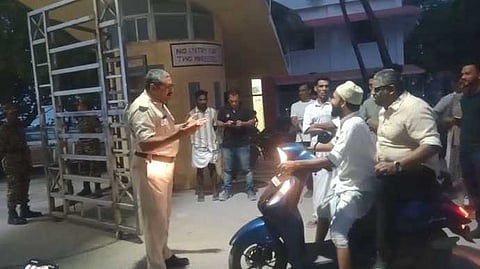 ടൂ വീലറുമായി കവരത്തി ജെട്ടിയിലെത്തി; ലക്ഷദ്വീപ് എംപിയെ തടഞ്ഞ് പൊലീസ്; പിന്നാലെ വാക്കുതർക്കം