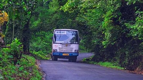 വീണ്ടും കുടുങ്ങി! പത്തനംതിട്ടയിൽ നിന്ന് ഗവിയിലേക്ക് പോയ കെഎസ്ആർടിസി ബസ് തകരാറിലായി