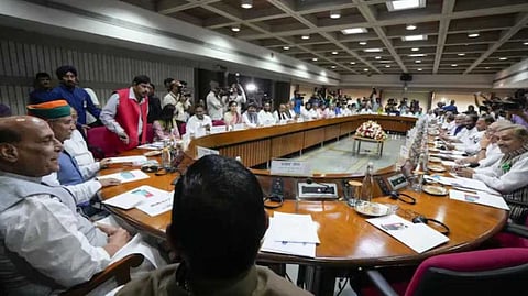 ഭീകരാക്രമണം മുന്കൂട്ടി കാണുന്നതില് പരാജയപ്പെട്ടത് 'പിഴവ്'; സുരക്ഷാ വീഴ്ചയുണ്ടായെന്ന് സര്വകക്ഷി യോഗത്തില് തുറന്നു സമ്മതിച്ച് കേന്ദ്രം