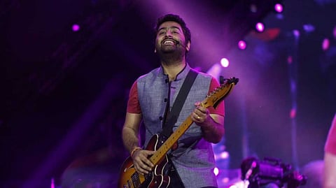 രാജ്യത്തിന്റെ ദുഃഖത്തില് പങ്ക് ചേരുന്നു; സംഗീത പരിപാടി മാറ്റി വെച്ച് അരിജിത് സിംഗ്