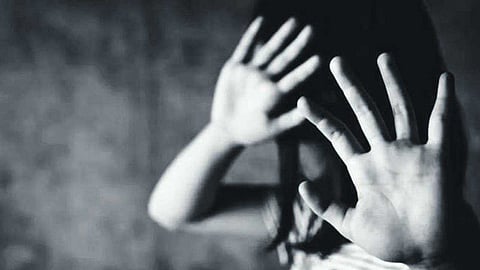 പത്തനംതിട്ടയില് പ്രായപൂര്ത്തിയാകാത്ത മൂന്ന് സഹോദരിമാരെ പീഡിപ്പിച്ചു; അറസ്റ്റിലായത് 17 വയസ്സുള്ള അര്ധ സഹോദരന്