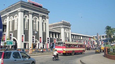 തിരുവനന്തപുരത്ത് വിമാനത്താവളത്തിലും റെയിൽവേ സ്റ്റേഷനിലും വ്യാജ ബോംബ് ഭീഷണി