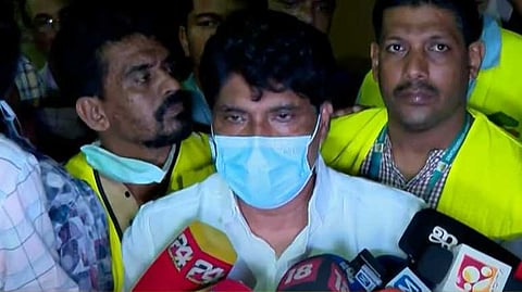 കോഴിക്കോട് മെഡിക്കല് കോളേജിലെ പുക; രോഗികളെ മാറ്റുന്നതിനിടെ മൂന്ന് പേർ മരിച്ചെന്ന് ടി. സിദ്ദിഖ് എംഎൽഎ