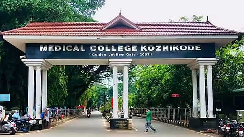 കോഴിക്കോട് മെഡിക്കല് കോളേജിൽ പുക ശ്വസിച്ച് മരണം? അടിയന്തര മെഡിക്കൽ യോഗം രാവിലെ