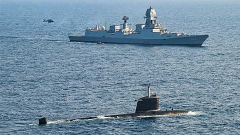 "മുകളിലും, താഴെയും, തിരമാലകൾക്ക് അപ്പുറവും"; കരുത്തറിയിച്ച് ഇന്ത്യൻ നേവി