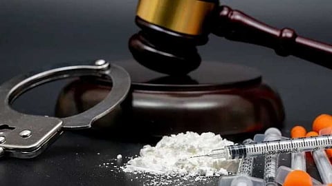 ലഹരിക്കെണിയിലാകുന്ന കേരളം; പിടിമുറുക്കുന്ന മാഫിയകളുടെ വേരുകൾ അയൽ സംസ്ഥാനങ്ങളിലോ?