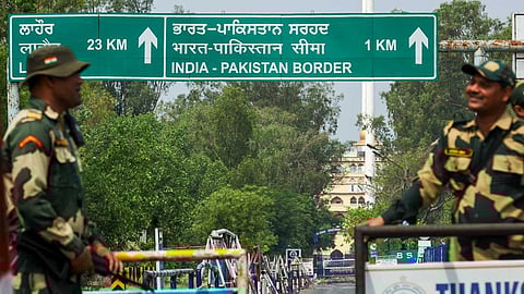 പാകിസ്ഥാന് പൂട്ടിട്ട് ഇന്ത്യ; ഇറക്കുമതി നിരോധനത്തിനു പിന്നാലെ പാക് കപ്പലുകള്ക്ക് വിലക്ക്, തപാൽ ഇടപാടുകളും നിര്ത്തി