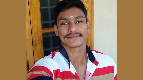 മലയാളി സൈനികന് ഭോപ്പാല് റെയില്വേ സ്റ്റേഷനിലെ ലോഡ്ജ് മുറിയില് ജീവനൊടുക്കിയ നിലയില്