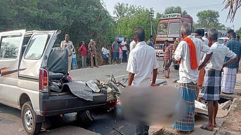 തമിഴ്നാട്ടിൽ ബസും കാറും കൂട്ടിയിടിച്ച് നാല് മലയാളികൾ മരിച്ചു; അപകടത്തിൽപ്പെട്ടത് വേളാങ്കണ്ണിയിലേക്ക് പോയ സംഘം