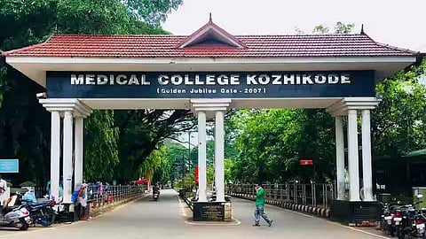 കോഴിക്കോട് മെഡിക്കൽ കോളേജിൽ വീണ്ടും പുക; തീപിടിത്തം അത്യാഹിത വിഭാഗത്തിലെ ആറാം നിലയിൽ