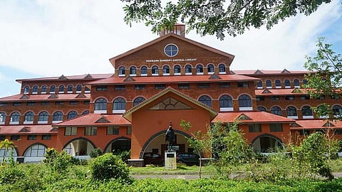 കണ്ണൂർ സർവകലാശാലയിലെ ചോദ്യപേപ്പർ ചോർച്ച: പാലക്കുന്ന് ഗ്രീന്വുഡ്സ് കോളേജിന്റെ അഫിലിയേഷൻ റദ്ദാക്കും