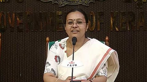 കോഴിക്കോട് മെഡിക്കൽ കോളേജ് കെട്ടിടത്തിൻ്റെ 2, 3, 4 നിലകളില് അനുമതി ഇല്ലാതെ രോഗികളെ പ്രവേശിപ്പിച്ചു; വിശദീകരണം തേടി ആരോഗ്യമന്ത്രി