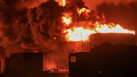 VIDEO | യെമന് നേരെ തിരിച്ചടിച്ച് ഇസ്രയേൽ; ഹൊദൈദ തുറമുഖത്തിന് നേരെ മിസൈലാക്രമണം