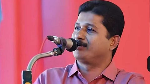 'യുദ്ധത്തില് വിജയികളില്ല; സ്വന്തം മുറ്റത്ത് മിസൈല് പതിക്കാത്തിടത്തോളം ചിലര്ക്ക് യുദ്ധം അതിര്ത്തിയിലെ പൂരമാണ്'