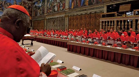 ചിമ്മിനിയിൽ നിന്നുയർന്നത് കറുത്ത പുക; പുതിയ മാർപാപ്പയ്ക്കായുള്ള കാത്തിരിപ്പ് തുടരും