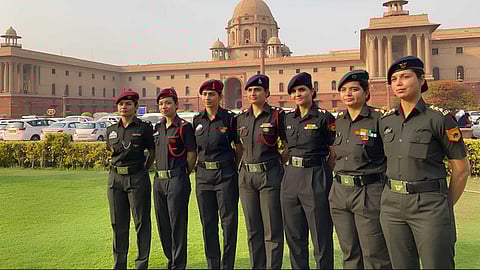 'അവരുടെ മനോവീര്യം തകര്ക്കരുത്, സേവനം പ്രയോജനപ്പെടുത്തുക': സേനയിലെ വനിതാ ഉദ്യോഗസ്ഥരെ പിരിച്ചുവിടാനുള്ള തീരുമാനത്തിന് സ്റ്റേ