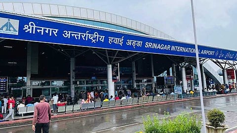 ശ്രീനഗർ വിമാനത്താവളത്തില് ഡ്രോണാക്രമണമെന്ന് സൂചന; പ്രതിരോധ നടപടികൾ ആരംഭിച്ചു