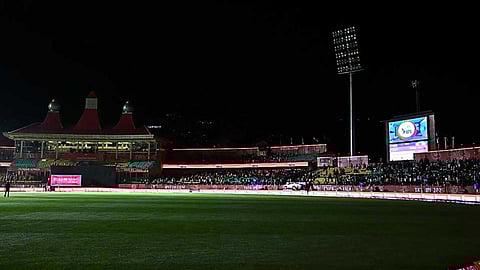 IPL 2025 | ഐപിഎൽ മത്സരങ്ങൾ രാജ്യത്തിന് പുറത്തേക്ക്? ആതിഥേയത്വം വഹിക്കാൻ സന്നദ്ധത അറിയിച്ച് ഇംഗ്ലണ്ട്