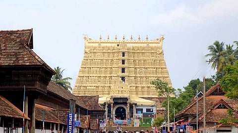 ശ്രീ പത്മനാഭ സ്വാമി ക്ഷേത്രത്തിൽ മോഷണം; കവർന്നത് ലോക്കറിൽ സൂക്ഷിച്ച 13 പവൻ