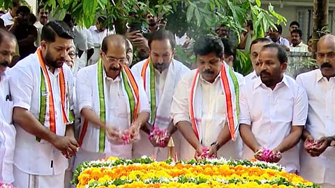 കരുണാകരൻ സ്മൃതിമണ്ഡപം സന്ദർശിച്ച് നിയുക്ത കെപിസിസി പ്രസിഡൻ്റ്; സണ്ണി ജോസഫ് ചുമതലയേല്ക്കുന്നത് നാളെ