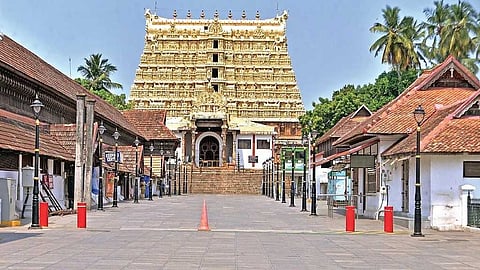 പത്മനാഭസ്വാമി ക്ഷേത്രത്തിൽ നിന്ന് കാണാതായ സ്വർണം കിട്ടി; കണ്ടെത്തിയത് പടിഞ്ഞാറെ നടയിലെ മണലിൽ താഴ്ത്തിയ നിലയില്