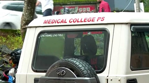 ജോലി വാഗ്ദാനം ചെയ്ത് കേരളത്തിലെത്തിച്ച് സെക്സ് റാക്കറ്റ്; പതിനേഴുകാരി രക്ഷപ്പെട്ടത് സിനിമാ കഥ പോലെ