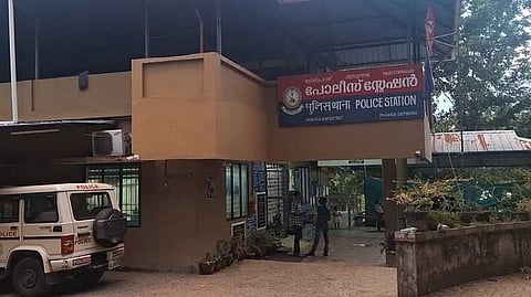 "പൊലീസ് ആണെന്ന് പറഞ്ഞ് ഭയപ്പെടുത്തി പണം തട്ടി"; എറണാകുളത്ത് എക്സൈസ് ഉദ്യോഗസ്ഥരടക്കം മൂന്നുപേർ പിടിയിൽ