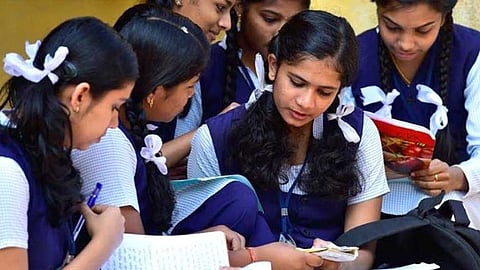 പ്ലസ് വൺ പ്രവേശനം: ഏകജാലക അപേക്ഷ ഇന്ന് മുതൽ സ്വീകരിക്കും; സമർപ്പിക്കാനുള്ള അവസാന തീയതി മെയ് 20