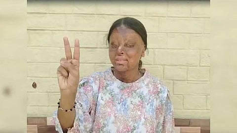 ആസിഡ് ആക്രമണത്തില് കണ്ണുകള് നഷ്ടപ്പെട്ടു; ഈ മിടുക്കി 12ാം ക്ലാസില് നേടിയത് 95.6% വിജയം