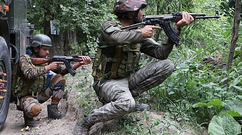 ജമ്മു കശ്മീരില് അവന്തിപോറയിൽ ഏറ്റുമുട്ടല്; ഭീകരനെ വധിച്ച് സൈന്യം