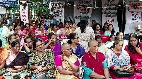 ആശാ വർക്കർമാരുടെ ആവശ്യങ്ങളും പ്രശ്നങ്ങളും പഠിക്കും; ഉന്നതതല സമിതി രൂപീകരിച്ച് സർക്കാർ