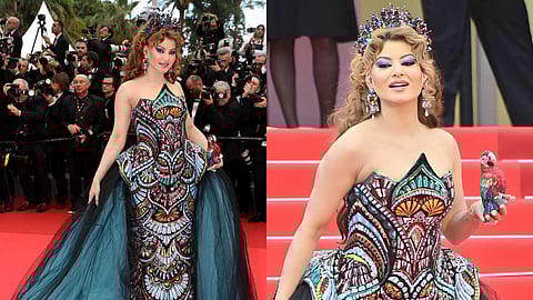 തത്തമ്മ പേഴ്സ് തന്നെ താരം; റെഡ് കാർപ്പെറ്റിൽ രാജകുമാരിയായി തിളങ്ങിയ ഉർവശിയെ കടത്തിവെട്ടി പാരറ്റ് ക്ലച്ച്