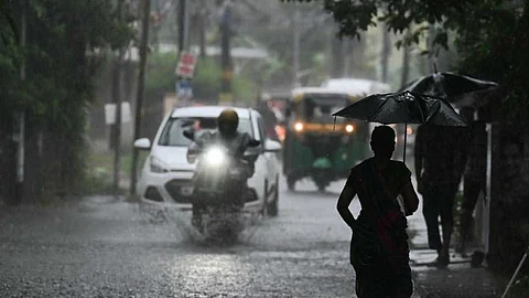 കുട മറക്കല്ലേ! തിങ്കളാഴ്ച മുതൽ വടക്കൻ ജില്ലകളിൽ തീവ്ര മഴ; വിവിധ ജില്ലകളിൽ ഓറഞ്ച് അലേർട്ട്