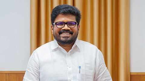 "സ്രാവുകളെ ഞാൻ വെട്ടിച്ച് പോന്നു, കടുവകളെ കീഴടക്കി, മൂട്ടകളാണെന്നെ ശല്യപ്പെടുത്തുന്നത്"; ഫേസ്ബുക്ക് പോസ്റ്റിൽ കെ. കെ. രാഗേഷ്