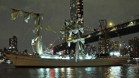 VIDEO | ബ്രൂക്ക്ലിൻ പാലത്തിൽ മെക്സിക്കൻ നാവികസേനാ കപ്പൽ ഇടിച്ചു; രണ്ട് മരണം, നിരവധിപ്പേര്ക്ക് പരിക്ക്