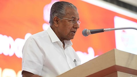 കലാകാരന്മാർ നമ്മുടെ നാട്ടിൽ ഏത് തരത്തിലുള്ള ഇടപെടലാണ് ആവശ്യമെന്നറിഞ്ഞ് അതിൽ ഊന്നി നിൽക്കണം: മുഖ്യമന്ത്രി