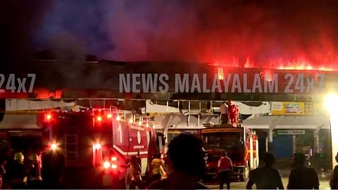 ദുരൂഹതയില്ലെന്ന് പൊലീസ് രഹസ്യാന്വേഷണ വിഭാഗം; കോഴിക്കോട് പുതിയ ബസ്റ്റാൻഡ് കെട്ടിടത്തിലെ തീപിടിത്തത്തിൽ കൂടുതൽ അന്വേഷണം