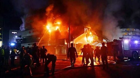 കോഴിക്കോട്ടെ വസ്ത്ര ഗോഡൗണിലെ തീപിടിത്തം: കെട്ടിടത്തിൽ അഗ്നിസുരക്ഷാ സംവിധാനം ഇല്ലെന്ന് ഫയർ ഫോഴ്സ് റിപ്പോർട്ട്