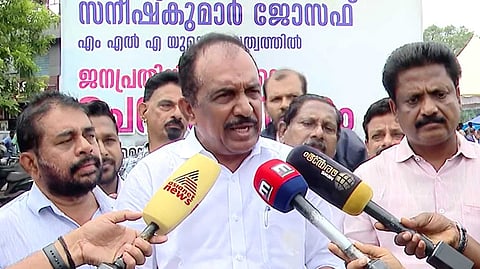 "പാലിയേക്കരയിലെ ടോൾ പിരിവ് നിർത്തിവെക്കാൻ തീരുമാനിച്ചതും പിൻവലിച്ചതും ദിവസങ്ങൾക്കുള്ളിൽ"; ജില്ലാ കളക്ടർക്കെതിരെ ബെന്നി ബഹനാൻ എംപി
