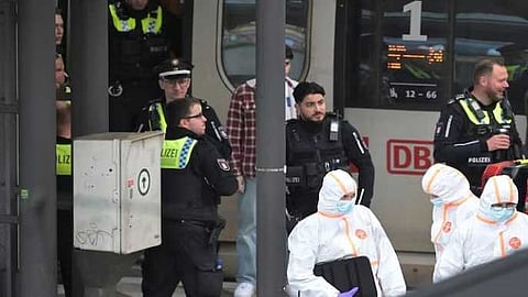 ജർമനിയിൽ റെയിൽവെ സ്റ്റേഷൻ പ്ലാറ്റ് ഫോമിൽ കത്തിയുമായി ആക്രമണം; 12 പേർക്ക് പരിക്ക്