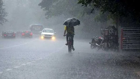 അതിതീവ്ര മഴ; പത്ത് ജില്ലകളിലെ പ്രൊഫഷണൽ കോളേജുകൾ ഉൾപ്പടെയുള്ള വിദ്യാഭ്യാസ സ്ഥാപനങ്ങൾക്ക് നാളെ അവധി