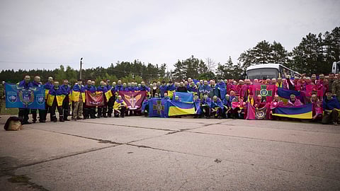 റഷ്യ-യുക്രെയ്ന് യുദ്ധത്തടവുകാരുടെ കൈമാറ്റം പൂർത്തിയായി; അവസാന ഘട്ടം മോചിപ്പിച്ചത് 303 പേരെ വീതം