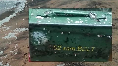 തൃശൂര് ചാവക്കാട് കടല് തീരത്തടിഞ്ഞ ഇരുമ്പ് പെട്ടിയില് മെഷീന് ഗണ്ണിന്റെ ഭാഗങ്ങള്; ആദ്യം കണ്ടത് മത്സ്യത്തൊഴിലാളികൾ