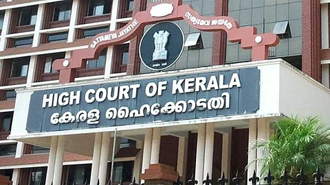 മാസപ്പടി കേസ്: സിബിഐ അന്വേഷണം ആവശ്യപ്പെട്ടുള്ള ഹർജിയില് എതിർകക്ഷികള്ക്ക് നോട്ടീസയച്ച് ഹൈക്കോടതി