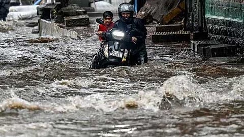 30 മണിക്കൂറിൽ പെയ്തത് 200 മില്ലിമീറ്റർ; മഹാരാഷ്ട്രയിൽ അതിതീവ്ര മഴ