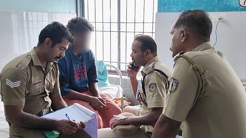 അട്ടപ്പാടിയിൽ ആദിവാസി യുവാവിന് മർദനം; ഡ്രൈവർക്കും ക്ലീനർക്കുമെതിരെ കേസ്