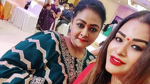 ஷகிலாவுக்காக அடித்து கொள்ளும் மகள்கள்! - என்ன தான் பிரச்சனை?