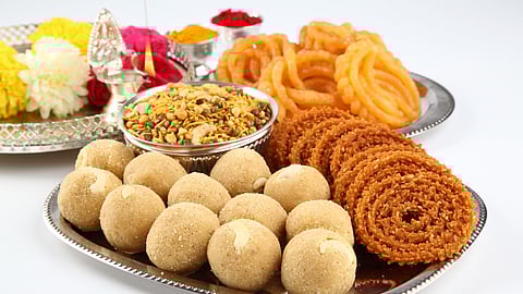 தீபாவளி பலகாரங்களால் உடலில் பிரச்னையா? சரிசெய்ய 5 எளிய வழிகள்!